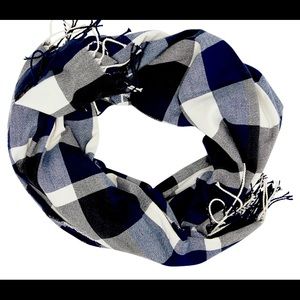 β‘οΈSALEπ§£Plush Apparel Scarf π§£